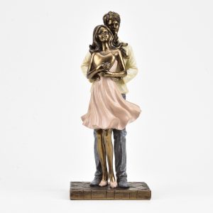 Couple Statue   63186